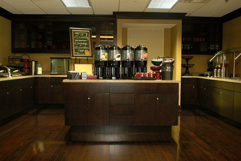 Homewood Suites By Hilton Louisville-East Restoran gambar